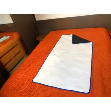 Imagem de 1 Protetor de cama impermeável absorvente unissex adulto geriátrico e infantil 1,40x 0,90 FIPBBranca