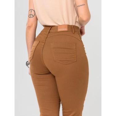 Imagem de Calça Flare Feminina jeans nas cores bege/caqui super confortável , qu