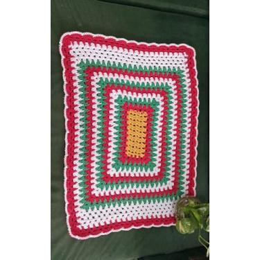 Imagem de Tapete Decorativo de Crochê Artesanal, Passadeira Retangular em Vermelho, Verde e Branco, Design Geométrico, 73x55cm