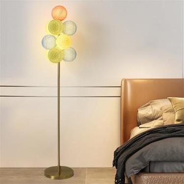 Imagem de Luminária de chão contemporânea de luxo, com design moderno e artístico, ideal para sala de estar, quarto, escritório, casa de campo, hotel ou residências. Possui LED, design retrô e criativ