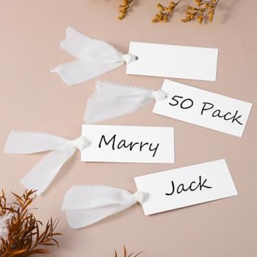 Imagem de 50 cartões de nome elegantes para configuração de mesa com fita de chiffon, cartões de nome de mesa de 9 x 4 cm de espessura, etiquetas de presente penduradas para casamento, jantar, banquete, festas
