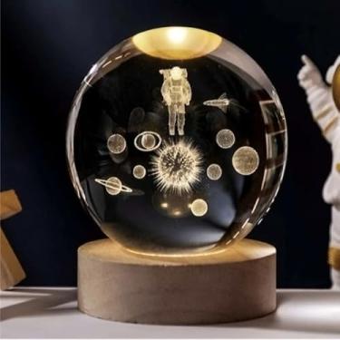 Imagem de Luminária Cristal de Mesa Sistema Solar Saturno Lua Galáxia LED Base Madeira Enfeite Decorativo Casa(Astronauta Planeta)