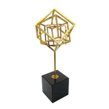 Imagem de Escultura Decorativa Cubos Metal Menor Dourado Base  Luxo - LUXdécor