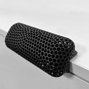 Imagem de FORRTY Conjunto De Almofada De Braço Impressa Em 3D Com Apoio Para Pulso, Suporte Ergonômico Para Teclado E Mouse, Respirável, Descanso De Braço Para Mesa, PC, Jogos, Digitação(Preto,One)