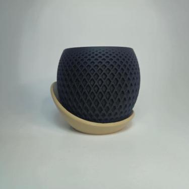 Imagem de Vaso Decorativo Moderno Texturizado Com Base Bege Design Curvo Para Ambientes Preto