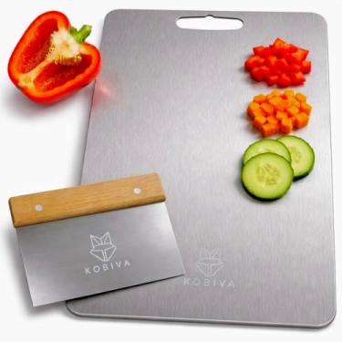 Imagem de Tábua de corte de aço inoxidável com cabo de madeira raspador de alimentos – Tábua de corte de metal resistente para carne, legumes e queijo – durável, resistente à ferrugem, conjunto de cozinha fácil