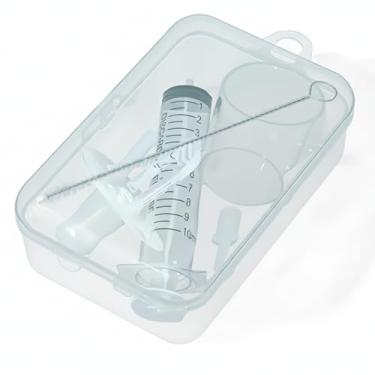 Imagem de Alimentador de bebê de silicone transparente com bico e seringa – livre de BPA, perfeito para leite, suco e remédios, um item essencial para novas mães.