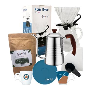 Imagem de Kit V60 02 Café Coado Portal Café Chaleira 700ml Suporte e Jarra em Vidro 600ml 40 Filtros V60 Xícara e Café Gourmet