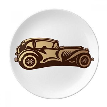 Imagem de Prato de porcelana decorativa marrom clássico com desenho de carros. Prato de jantar