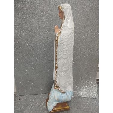 Imagem de Imagem Nossa Senhora de Fátima 40cm Religiosa em gesso, cor Branco e Dourado, Design Clássico, Acabamento Brilhante, com renda aplicada no manto.
