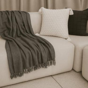 Imagem de Manta decorativa Com um design requintado para proporcionar conforto, ideal para quartos e salas de estar, adequada para qualquer ambiente doméstico. (Cinza Chumbo liso 2un,1,70x2,40)