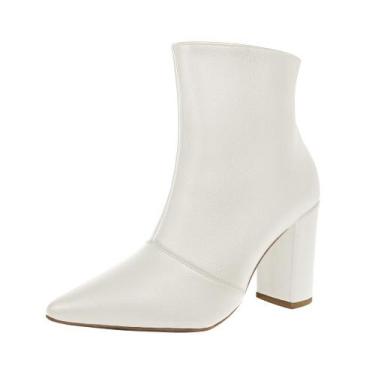 Imagem de Bota Salto Alto Grosso Cano Curto Bico Fino Luiza Sobreira Off White M
