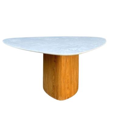 Imagem de Mesa de Jantar Cone Orgânica Tríon Redonda 140x144 cm Base Freijó Tampo Mármore