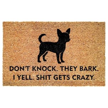 Imagem de Capacho de entrada Chihuahua engraçado - Don't Knock They Bark I Yell Shit Gets Crazy - Citação ousada para varanda - Pátio - Decoração interna - Tapete antiderrapante durável - Donos de animais de