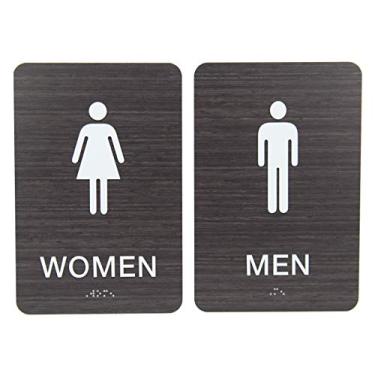 Imagem de Conjunto de placa de banheiro para homens e mulheres não acessível/cadeira de rodas (banheiro) com braille – madeira escura