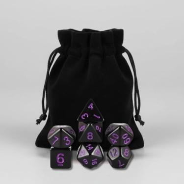 Imagem de Kit 7 Dados Rpg de Mesa Preto com Números em Roxo D4 D6 D8 D10 D10% D12 D20 Dark Black Boardgame