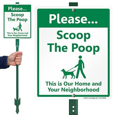 Imagem de SmartSign Placa de alumínio, legenda: "Scoop The Poop-Our Home Your Neighborhood" com gráfico, placa de 30,5 cm de altura x 23 cm de largura mais estaca de 9,5 m de altura, verde sobre branco