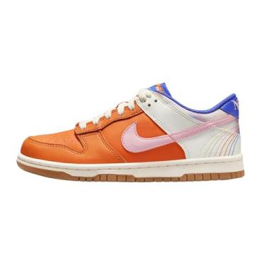 Imagem de Nike Tênis infantil Dunk Low SE (FJ2686-100, branco Summit/preto/rosa divertido/azul claro), Laranja de segurança/rosa macio médio, 4.5 Big Kid
