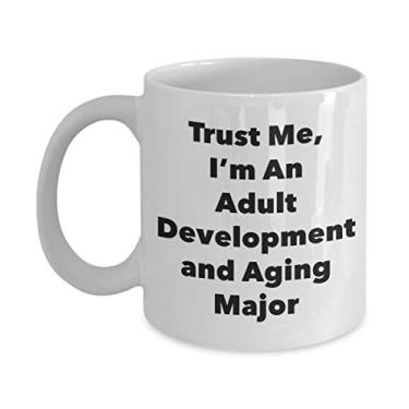 Imagem de Caneca Trust Me, I'm An Adult Development and Aging Major - Caneca de café divertida - Lindas ideias de presentes de formatura para amigos e colegas de classe