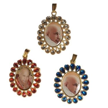 Imagem de Imagine Mart Dourado (Mix Design Swaroop/Foto) Tamanho Grande Unissex Forma Oval Diamante Nug Cravejado Shukrana Blessing's Always Jai Guru Ji Swaroop/Colar Medalhão Pingente Foto (pacote com 03) |