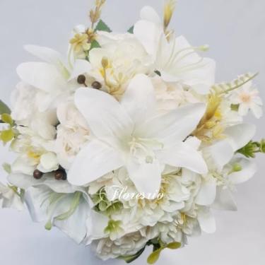 Imagem de Buquê de Noiva Artificial com Flores Coloridas para Casamento Civil ou Religioso(Lírio/Creme/Crisântemo)