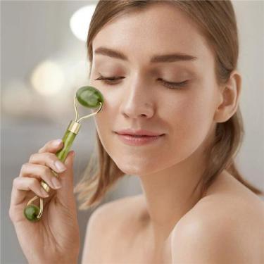 Imagem de Rolo Massageador Facial Pedra Jade Skincare Cuidados Pele - L&A Beleza