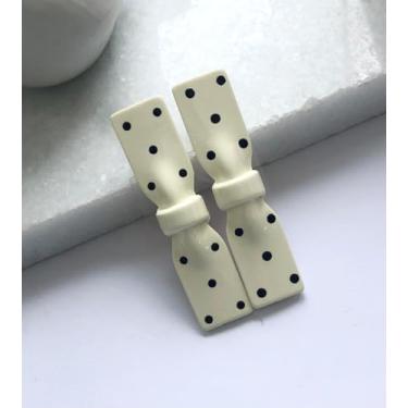 Imagem de 2 Unidades presilhas de cabelo bico de pato dourado formato lacinho acetato off poa – Elegantes e Brilhantes, dia a dia