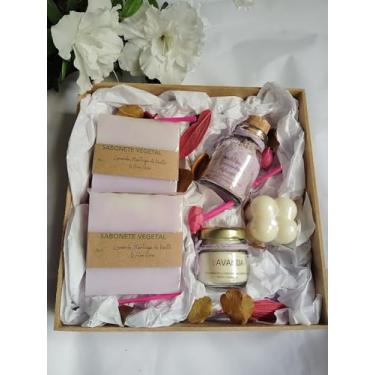 Imagem de Kit Presente Premium Lavanda Com 2 Sabonetes 2 Mini Velas e 1 sais de banho escalda-pés em Caixa de madeira MDF