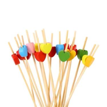 Imagem de Kit 100 Palitos de Bambu para Petiscos 12cm com Ponteira Decorada Ecológicos, Resistentes e Reutilizáveis | APOLLO’S STORE (Coração Colorido)