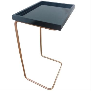 Imagem de Apoio Lateral Para Sofá Sala Bandeja Sem Espelho Porta Copos Base Metal Decoração Preta Dourada