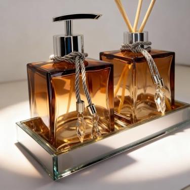 Imagem de Kit Lavabo Luxuoso de Vidro Âmbar 250ml com Bandeja – Sabonete Líquido + Difusor Aromático Decorativo, Presente Sofisticado para Banheiro e Lavabo(Ambar Degrade C/Dourado,Sem Bandeja)