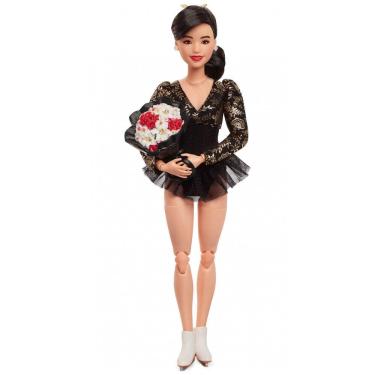 Imagem de Barbie Inspiring Women Kristi Yamaguchi - Boneca Colecionável com Traje dos Jogos Olímpicos de Inverno de 1992