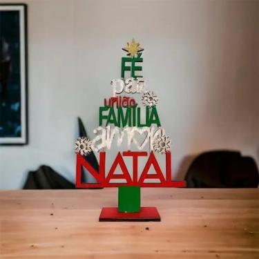 Imagem de Árvore de Natal em Madeira 18cm com Palavras Decorativas – Enfeite de Mesa Premium | Decoração Natalina para Casa, Escritório, Mesa de Centro, Aparador, Lavabo e Ambientes Festivos