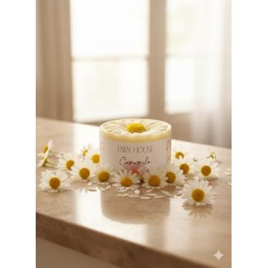 Imagem de Sabonete Artesanal Natural de Camomila, Feito à Mão, Floral, Formato Retangular.