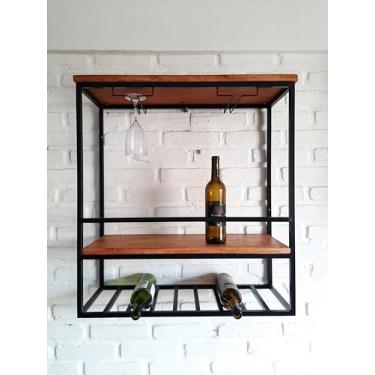 Imagem de Adega Suspensa de Parede para Garrafas e Bebidas Estilo Industrial Porta Garrafas