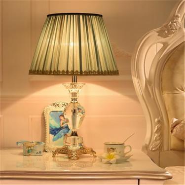 Imagem de Luminária de mesa contemporânea de cristal LED, estilo europeu, com design artístico em tecido, ideal para sala de estar, escritório, casa de campo, hotel, quarto ou mesa de cabeceira (Estil