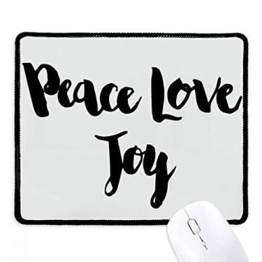 Imagem de Mousepad com citação Peace Love Joy feita à mão com borda costurada preta antiderrapante