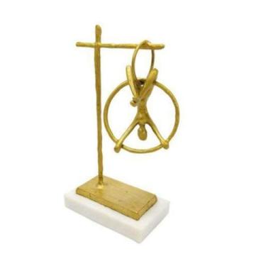 Imagem de Escultura Decorativa Ginasta na Argola Dourado com Base Luxo - LUXdéco