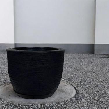 Imagem de VASO DECORATIVO PARA PLANTAS E FLORES EM POLIETILENO ESCOVADO 30x33 - 