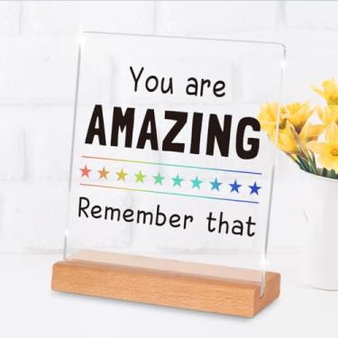 Imagem de Placa acrílica com versículo bíblico encorajador - Decoração de mesa inspiradora com suporte, você é incrível, lembre-se disso, decorações de escritório rústicas, placa de mesa edificante para casa e