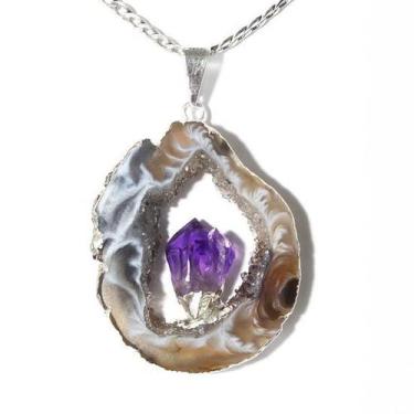 Imagem de Pingente Chapa Geodo Ametista com Pontinha Fixa e Banho Prateado - Pac