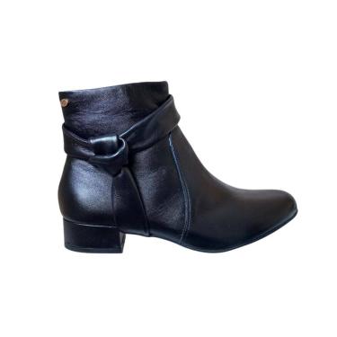 Imagem de Bota Feminina Preta em Couro Salto Baixo Cano Baixo Conforto