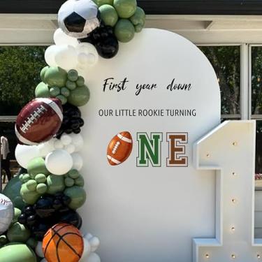Imagem de MUWEOL Decalque First Year Down Our Little Rookie Turning One - Decalque de arco de balão de primeiro aniversário de futebol, decoração de festa novato virando um, placa de parede com tema esportivo