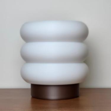 Imagem de Luminária e Abajur Mini Nuvem de Mesa LED para Quarto e Escritório | Design Moderno (Castanho)