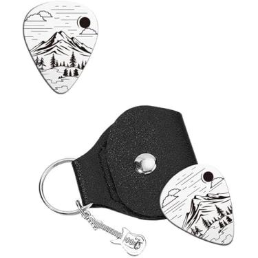 Imagem de Presentes musicais para guitarrista palhetas de guitarra de aço inoxidável chaveiro suporte de couro simples palheta personalizada acessórios de montanha para amantes de músicos, presentes de