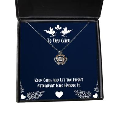 Imagem de SpreadPassion Presentes exclusivos para esposa, Keep Calm and Let The Flight Attendant Wife Handle It, colar com pingente de coroa de amor para esposa do marido