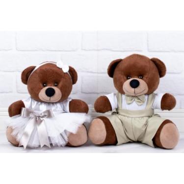 Imagem de CASAL DE PELUCIAS PAJEM CAQUI, DAMINHA BRANCA URSO TEDDE 26 CM (Pajem Caqui, Daminha Branca, detalhes Caqui - Pelúcia Marrom)