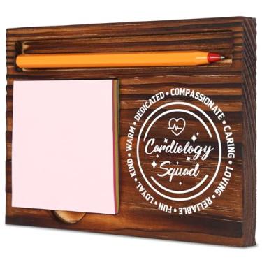 Imagem de TRCENDE Presente de esquadrão de cardiologia para cardiologistas e enfermeiras cardíacas, suporte de bloco de notas de madeira com compartimento para caneta, decoração de escritório de saúde do