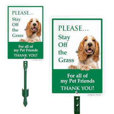 Imagem de SmartSign Placa Pet Friend Please Stay Off Grass Yard - 25,4 cm x 17,8 cm, 54,6 cm de altura, placa de gramado e kit de estaca, desenho de cachorro fofo, alumínio laminado à prova de ferrugem de 40
