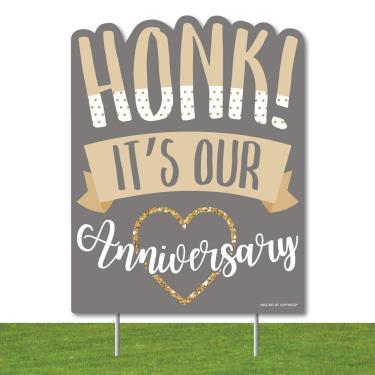 Imagem de Big Dot of Happiness Honk, It's Our Anniversary - Placa de gramado para ambientes externos - Placa de aniversário de casamento em ouro e prata - 1 peça